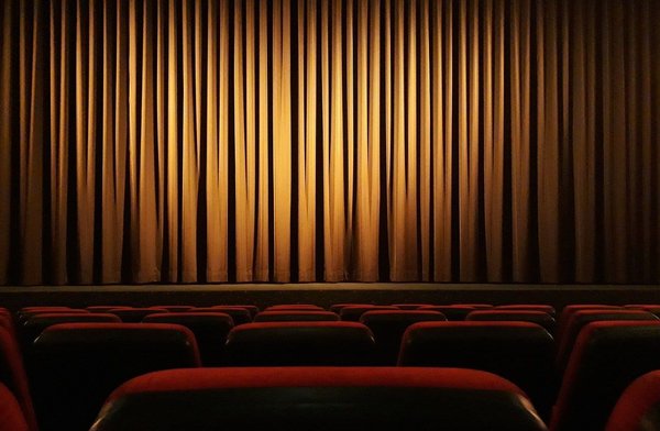 Quelles sont les meilleures pratiques pour déménager un home cinéma ou un équipement audiovisuel sophistiqué ?