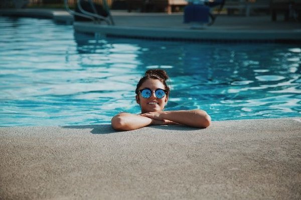 Comment équilibrer l'utilisation de la piscine entre détente et exercices aquatiques ?